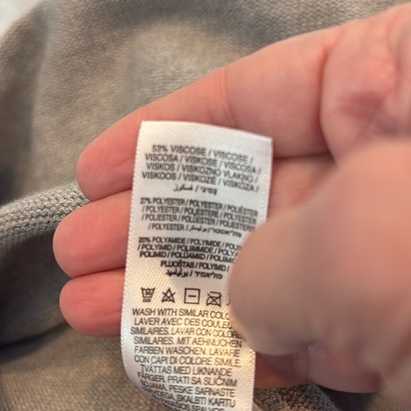 Never Fully Dressed “LOVE” sweater - Picture 7 of 9